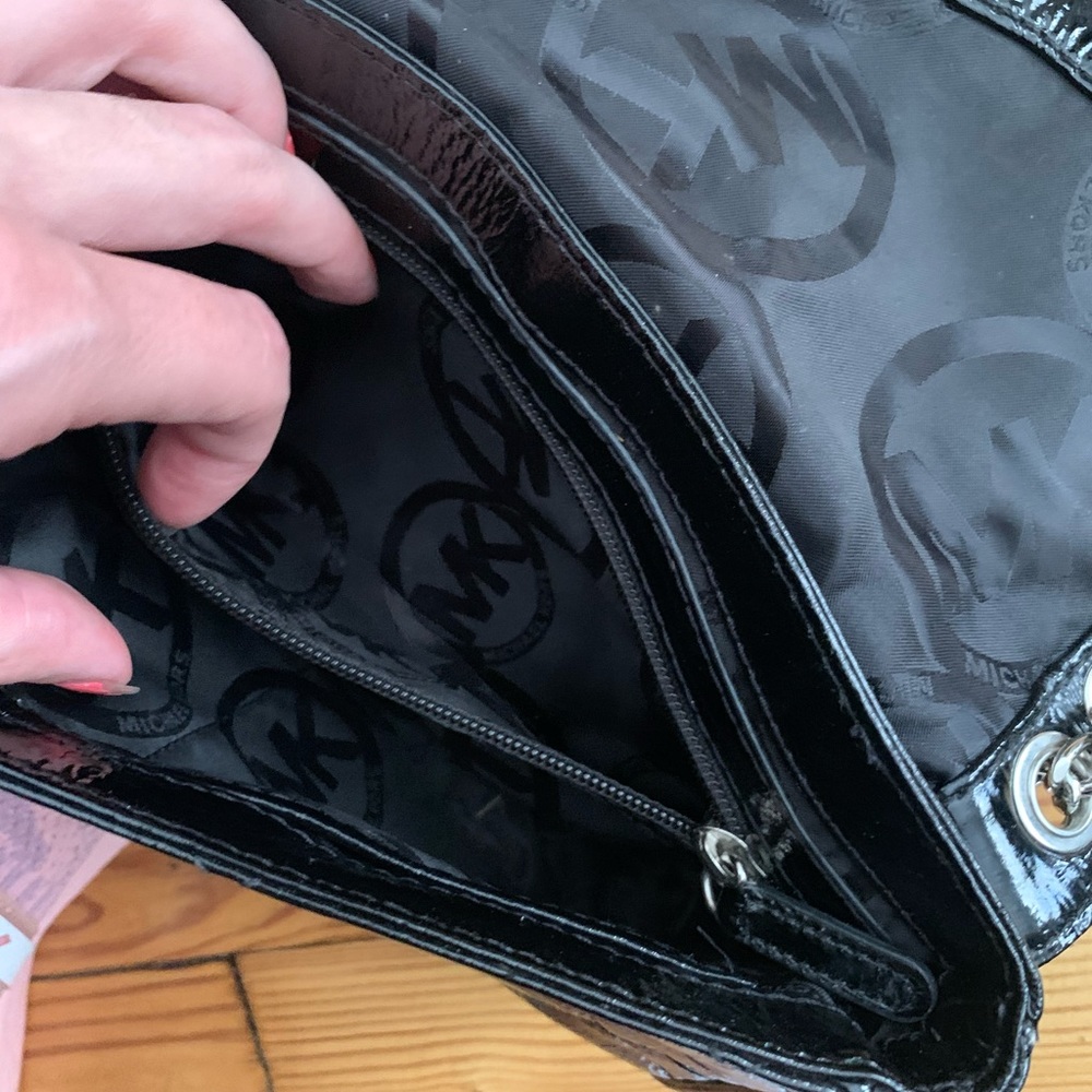 RARE✨Like New Michael Kors Crossbody Purse - Picture 5 of 11